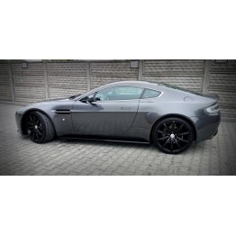 Накладки сплиттеры на пороги на Aston Martin V8 Vantage